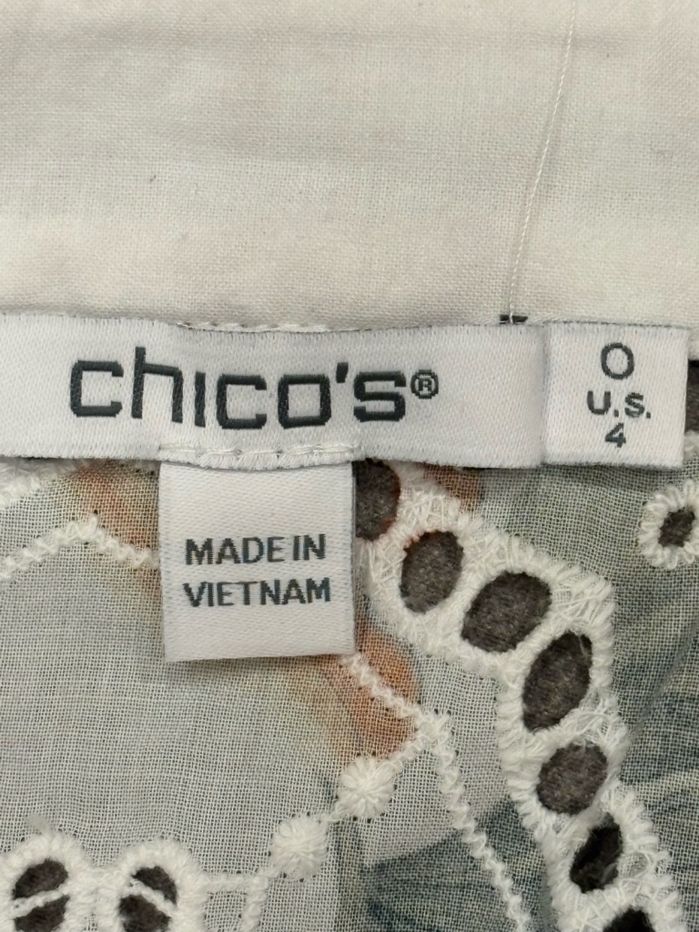 Chicos White Eyelet Button-Up Shirt with beautiful Floral Print - Picture 4 of 7